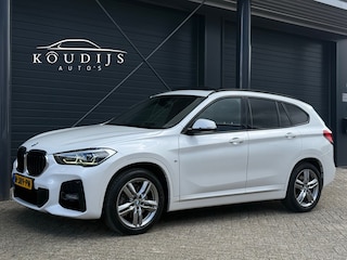BMW X1 XDrive20i High Executive, M-sport, Shadow-line, Panodak, Head-Up, Adaptive cruise
