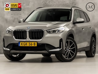BMW X1 xDrive25e Sport 245Pk Automaat (APPLE CARPLAY, GROOT NAVI, LEDER, STOELVERWARMING, SPORTSTOELEN, GETINT GLAS, CAMERA, ELEK ACHTERKLEP, NIEUWSTAAT)