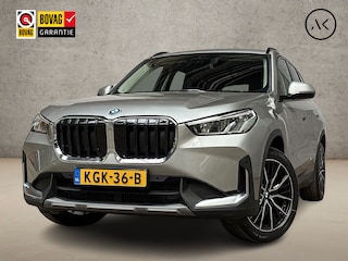 BMW X1 xDrive25e Sport 245Pk Automaat (APPLE CARPLAY, GROOT NAVI, LEDER, STOELVERWARMING, SPORTSTOELEN, GETINT GLAS, CAMERA, ELEK ACHTERKLEP, NIEUWSTAAT)