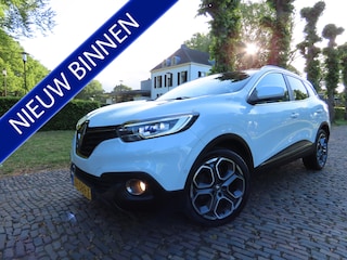 Renault Kadjar 1.2 TCe Bose Leer/stof Xenon/Led Parkassist Achteruitrijcamera Panoramadak Keyless Navigatie Ecc Cruisecontrol Dab Lane Keep Assist Pdc Lm Velgen Trekhaak