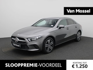 Mercedes-Benz A-klasse 250 e | Navigatie | Camera | LED Koplampen | Half Lederen Bekleding | Privacy Glass | Lichtmetalen Velgen |