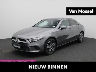 Mercedes-Benz A-klasse 250 e | Navigatie | Camera | LED Koplampen | Half Lederen Bekleding | Privacy Glass | Lichtmetalen Velgen |