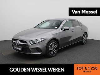 Mercedes-Benz A-klasse 250 e | Navigatie | Camera | LED Koplampen | Half Lederen Bekleding | Privacy Glass | Lichtmetalen Velgen |