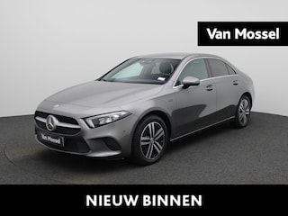 Mercedes-Benz A-klasse 250 e | Navigatie | Camera | LED Koplampen | Half Lederen Bekleding | Privacy Glass | Lichtmetalen Velgen |