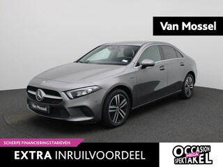 Mercedes-Benz A-klasse 250 e | Navigatie | Camera | LED Koplampen | Half Lederen Bekleding | Privacy Glass | Lichtmetalen Velgen |