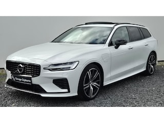 Volvo V60 2.0 T6 Recharge AWD R-Design Head Up - Stoelventilatie voor - Luxe lederen bekleding - Panorama Dak - 2000 KG Trekgewicht - Harman Kardon Sound Systeem - Camera achter -  Lighting Pack - Privacy glass - 19 Licht metaal - Elektrisch bedienbare voorstoelen met memory