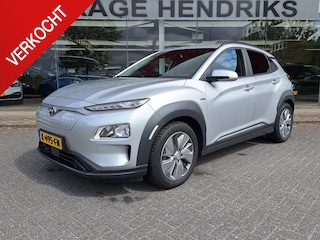 Hyundai Kona EV Fashion 64 kWh | SOH: nnb | 3 fase | Warmtepomp | Trekhaak | Camera | Adaptive CC | Blindspot |