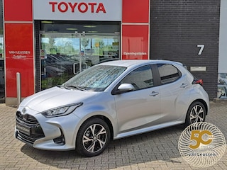 Toyota Yaris 1.5 Hybrid 115 DYNAMIC STOEL/STUURVERW BLIND SPOT PARK-SENSOREN NAVI 16'' LM-VELGEN KEYLESS CAMERA APPLE/ANDROID AD-CRUISE CLIMA LED