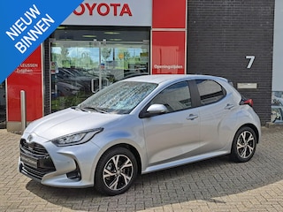 Toyota Yaris 1.5 Hybrid 115 DYNAMIC STOEL/STUURVERW BLIND SPOT PARK-SENSOREN NAVI 16'' LM-VELGEN KEYLESS CAMERA APPLE/ANDROID AD-CRUISE CLIMA LED
