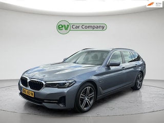 BMW 5-serie Touring 530e Business Edition Plus | Leder | Elektrische stoelen | CarPlay | Camera | Stoel- en stuurverwarming