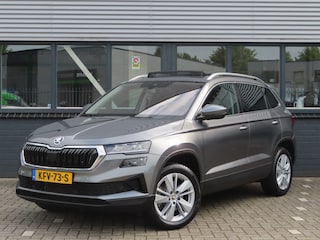 Skoda Karoq 1.5 TSI ACT Business Edition Plus DSG | trekhaak wegklapbaar | pano dak | voorruitverwarming | camera | adaptive cruise