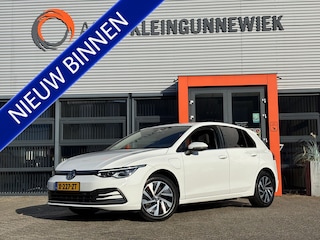 Volkswagen Golf 1.4 eHybrid Style / Trekhaak / Allseasonbanden / Egonomische Stoelen / Stoelverwarming