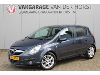Opel Corsa 1.4-16V / 100pk '111 Edition'. Nette 5-drs. Opel Corsa voor nog jaren rijplezier, afkomstig van de 1e eigenaar ! Airco, cruise control, 5-drs, metallic lak, trekhaak, LM wielen etc.
