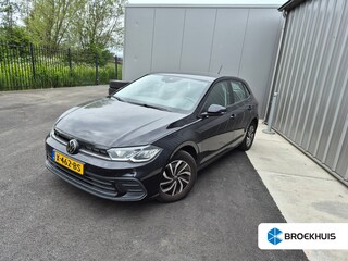 Volkswagen Polo 1.0 TSI Life Business | Achteruitrijvcamera | Adaptief cruise control | Stoelverwarming | Parkeersensoren voor/achter | Navigatie | Apple carplay Android auto | DAB | 15"LMV