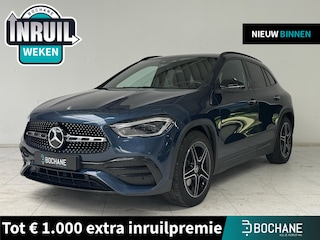 Mercedes-Benz GLA 200 Business Solution AMG | Trekhaak | Panoramadak | Achteruitrijcamera | Stoelverwarming |