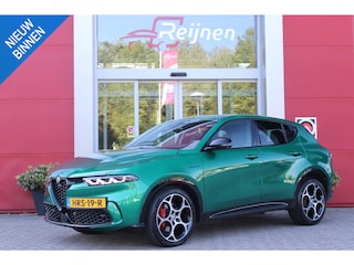 Alfa Romeo Tonale 1.5T Hybrid 160PK VELOCE | PREMIUM PACK: LEDEREN BEKLEDING/GEVENTILEERDE VOORSTOELEN/4-VOUDIG ELEKTRISCH VERSTELBARE LENDESTEUN VOORSTOELEN/ELEKTRISCH BEDIENBARE /HOOGGLANS ZWARTE RAAMOMLIJSTING/AMBIENT LIGHTING | TECHNOLOGY PACK: PARKEERWAARSCHUWING VOOR EN ACHTER/360° CAMERA/AUTOMATISCH INPARKEREN/ AUTONOMOUS DRIVING LEVEL 2: ADAPTIVE CRUISE CONTROL/LANE CENTERING ASSIST/TRAFFIC JAM ASSIST DODEHOEK DETECTIE AUTOMATISCH DIMMENDE BUITENSPIEGELS ELEKTRISCH BEDIENBARE ACHTERKLEP | WINTERPACK: STOELVERWARMING VOOR/STUURVERWARMING/VERWARMBARE RUITENSPROEIERS | 19" LICHTMETALEN VELGEN | DRAADLOZE TELEFOONLADER | NAVIGATIE | DRAADLOZE APPLE CARPLAY/ANDROID AUTO | FULL LED MATRIX KOPLAMPEN |