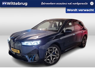 BMW iX xDrive40 Sport Edition 77 kWh / Navigatie / App connect / 360 Camera / Leder / Zwenkbare trekhaak / Head-up display /
