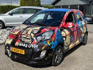 Kia Picanto 1.0 VVTI beschilderd door Selwyn Senatori