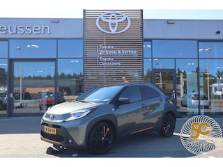 Toyota Aygo LIMITED JBL-AUDIO STOELVERWARMING KEYLESS PARK-SENSOREN 18"LMV APPLE/ANDROID LED CLIMA CAMERA AD-CRUISE NL-AUTO