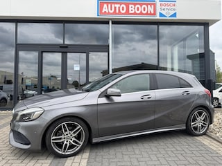 Mercedes-Benz A-klasse 180 122PK AMG-LINE NAVI/LED/18"AMG/2XPDC/S&S/ ALCANTARASPORTZETELS/MEDIA/BTA/P-GLAS - 1 EIG./NL AUTO/KM=NAP