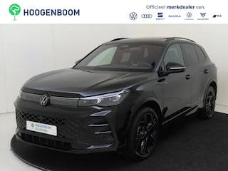 Volkswagen Tiguan 1.5 eHybrid R-Line Edition | Panoramadak | Trekhaak | Harman/kardon | Head-up display | Adaptieve demping | 360 camera | Black style | Stoel- en stuurwielverwarming |