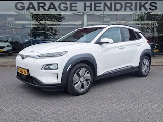 Hyundai Kona EV Premium 64 kWh | SOH: nnb | Warmtepomp | Lage km-stand | Leder | HUD | Blindspot | Full LED |