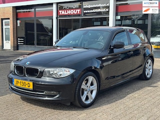 BMW 116i High Executive | AIRCO, STOELVERWARMING, CRUISE CONTROL, PDC