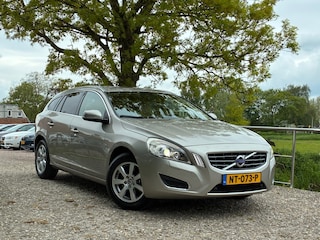 Volvo V60 1.6 T3 Summum | Xenon + Leder + Navi + Cruise nu €7.450,-!!