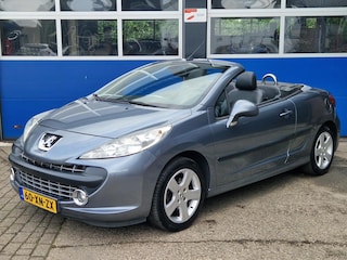 Peugeot 207 CC 1.6 VTi / Trekhaak afneembaar / Stoelverwarming / Leder bekleding / ECC / Parkeersensor / Spiegels elek. inklapbaar