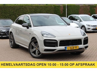 Porsche Cayenne 3.0 E-Hybrid / Panoramadak / 360Camera / Achterasbesturing / Carbon intr. / 22'' / Sportdesign+Chrono / Bose / Adaptieve Stoelen / Luchtvering / Dodehoek /  DAB / ACC