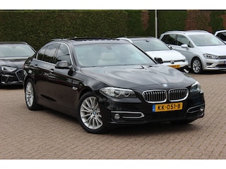 BMW 520i Luxury Edition / NL Auto! / Schuifdak / Leder / Navigatie / Parkeerhulp V+A / 18'' / Stoelverwarming / Schakelpaddels / Cruise Control