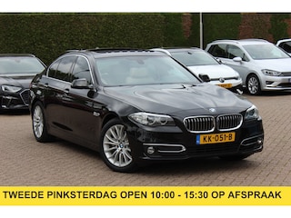 BMW 520i Luxury Edition / NL Auto! / Schuifdak / Leder / Navigatie / Parkeerhulp V+A / 18'' / Stoelverwarming / Schakelpaddels / Cruise Control