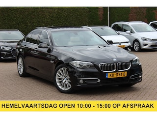 BMW 520i Luxury Edition / NL Auto! / Schuifdak / Leder / Navigatie / Parkeerhulp V+A / 18'' / Stoelverwarming / Schakelpaddels / Cruise Control