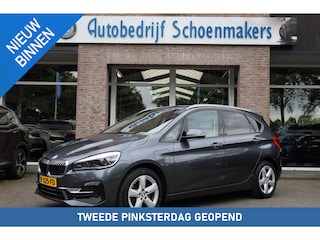 BMW 2-serie Tourer 225xe iPerformance High Executive CAMERA HUD MEMORY LEER NAVI 2xPDC LMV CRUISE LED STOELVERWARMING 2xELECTRISCH-VERSTELBAAR ZEER-NETJES!!