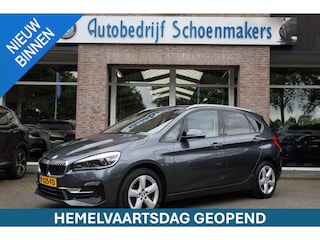 BMW 2-serie Tourer 225xe iPerformance High Executive CAMERA HUD MEMORY LEER NAVI 2xPDC LMV CRUISE LED STOELVERWARMING 2xELECTRISCH-VERSTELBAAR ZEER-NETJES!!