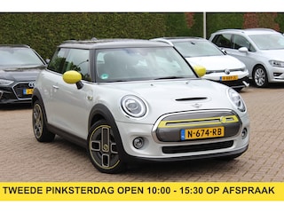 Mini Mini Basic 33 kWh / CarPlay / Parkeerhulp V+A / 17'' / Virtual Cockpit / DAB / Cruise Control