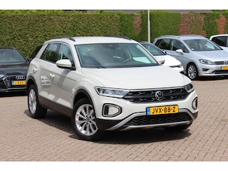 Volkswagen T-Roc 1.0 TSI Life Edition / Camera / CarPlay / Keyless / 17'' / Stoelverwarming / DAB / ACC / Climate Control