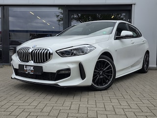 BMW 118i High Executive + M-SPORT + KUIPSTOELEN + DIG DASHBOARD + LED