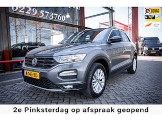 Volkswagen T-Roc 1.0 TSI Style |Virtual Cockpit | Trekhaak | Adapt. cruise | Carplay | Parkeerhulp |
