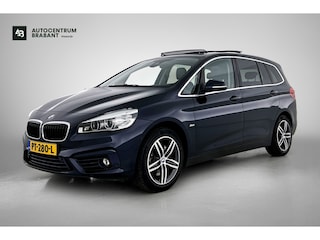 BMW 2-serie Tourer 220i High Executive Automaat (PANORAMADAK, HEAD-UP, PDC, LED, CLIMA, DEALER ONDERHOUDEN)