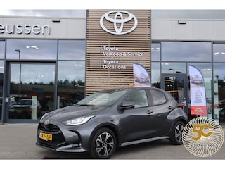 Toyota Yaris HYBRID 115 DYNAMIC STOEL/STUURVERW BLIND-SPOT PARK-SENSOREN 16'' LM-VELGEN KEYLESS CAMERA APPLE/ANDROID AD-CRUISE CLIMA LED