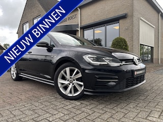 Volkswagen Golf Variant 1.5 eTSI R-Line Automaat Panoramadak / Trekhaak / Full LED