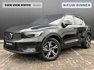Volvo XC40 2.0 B3 Plus Dark intellisafe/ voorruitverwarming/ climate line/ harman kardon/ trekhaak/  extra getint glas