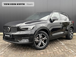 Volvo XC40 2.0 B3 Plus Dark intellisafe/ voorruitverwarming/ climate line/ harman kardon/ trekhaak/  extra getint glas