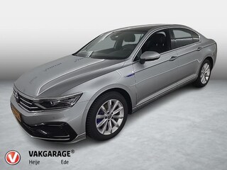 Volkswagen Passat 1.4 TSI PHEV GTE Business | Plug-in Hybride | Panoramadak | Head-up | Nederlandse auto origineel 10.000km | Trekhaak |
