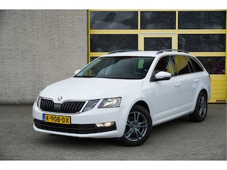 Skoda Octavia Combi 1.5 TSI 150PK! Automaat Business Edition BJ2020 Lmv 16" | Led | Pdc | Trekhaak | App-Connect | Navi | Climate control | Cruise control | Sportstuur | Verwarmde voorstoelen | Extra getint glas