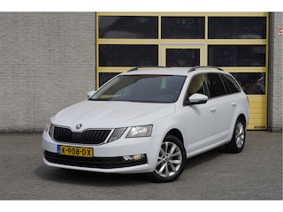 Skoda Octavia Combi 1.5 TSI 150PK! Automaat Business Edition BJ2020 Lmv 16" | Led | Pdc | Trekhaak | App-Connect | Navi | Climate control | Cruise control | Sportstuur | Verwarmde voorstoelen | Extra getint glas