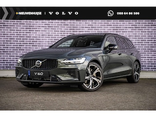 Volvo V60 2.0 T6 Plug-in hybrid AWD Ultra Dark | Sportstoelen | Schuif-/Kanteldak | Full-LED | Adaptieve Cruise Control | Head-Up Display | Stoelverwarming Voor en Achter | 19" | Getint Glas | Harman Kardon Audio | BLIS |