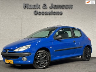 Peugeot 206 1.1 XR - Pano - Radio - NAP