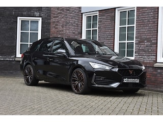 Cupra Leon 1.4e Hybrid 245pk Performance Wij zijn op afspraak geopend! Graag bellen voor uw komst.